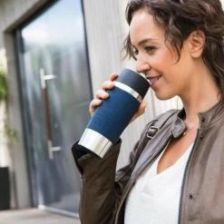 Emsa Isolier-Trinkbecher Mit Manschette Travel Mug In Blau -Leonardo Shop Emsa Travel Mug Isolierbecher Blau Milieu neu l