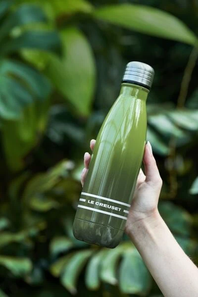 Le Creuset Trinkflasche In Bamboo Green – Bild 2