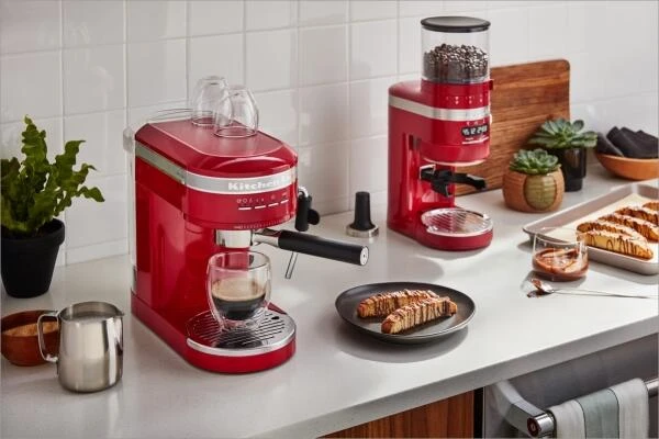 KitchenAid Halbautomatische Espressomaschine ARTISAN In Empire Rot – Bild 8