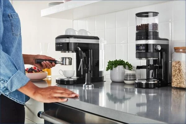 KitchenAid Halbautomatische Espressomaschine ARTISAN In Gusseisen Schwarz – Bild 7