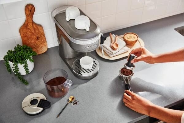 KitchenAid Halbautomatische Espressomaschine ARTISAN In Medallion Silber – Bild 7