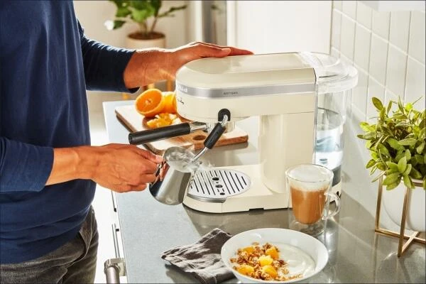 KitchenAid Halbautomatische Espressomaschine ARTISAN In Creme – Bild 7