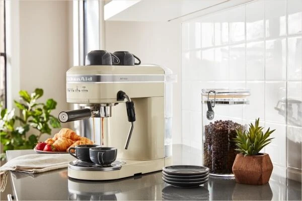 KitchenAid Halbautomatische Espressomaschine ARTISAN In Creme – Bild 8